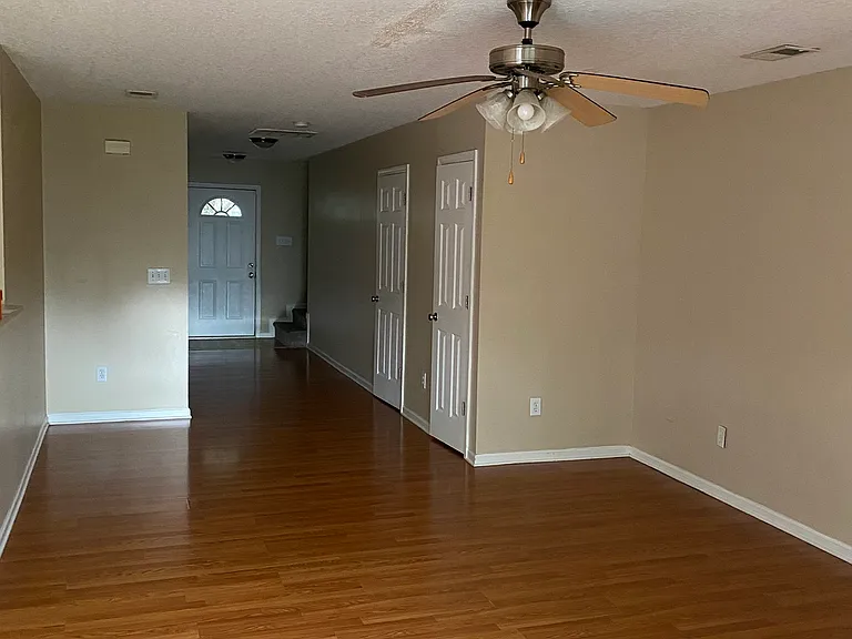 5207 Pomfret St — Photo 3