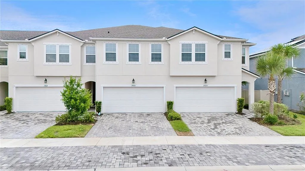 4 bed, 3.0 bath, 2574 sqft, $2,700 — Photo 3