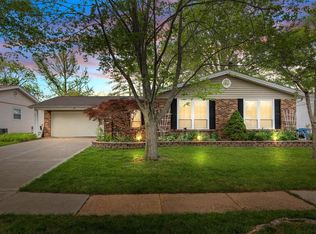 551 Goldwood Dr, Ballwin, MO