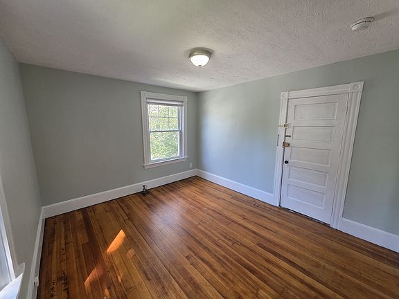 4th image of 408 Winter St #2