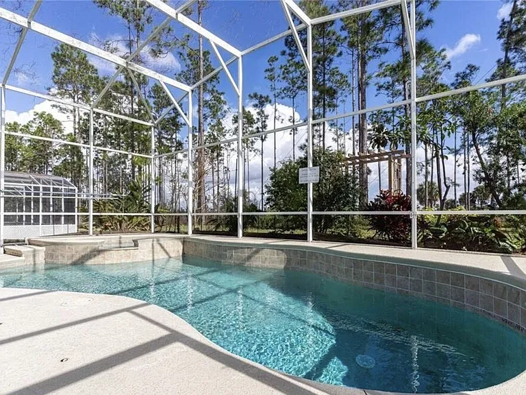 452 N Hampton Dr — Photo 1