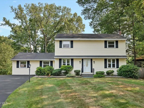 3 Leslie Court, Halfmoon, NY 12065