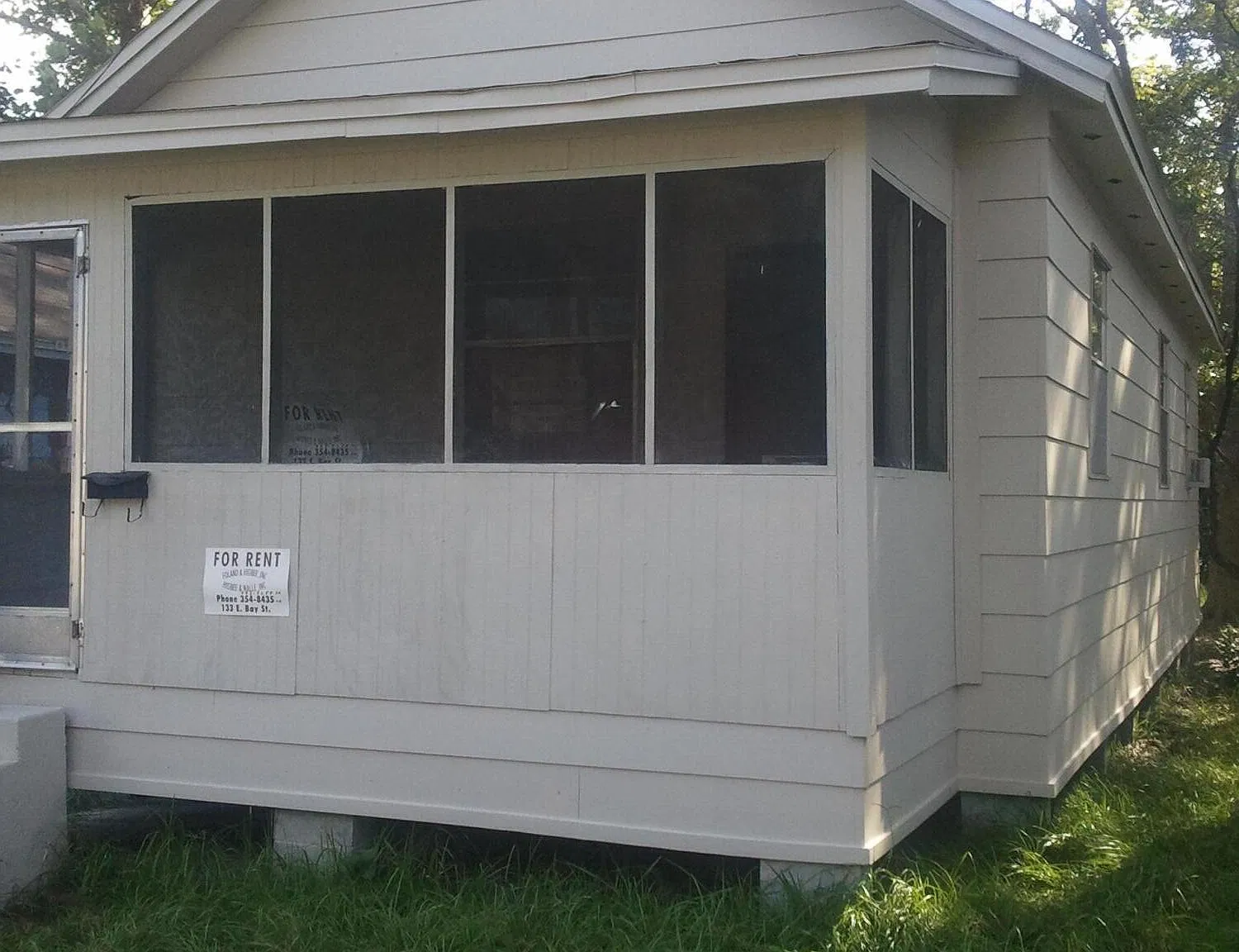 3 bed, 1.0 bath, 868 sqft, $1,200 — Photo 1