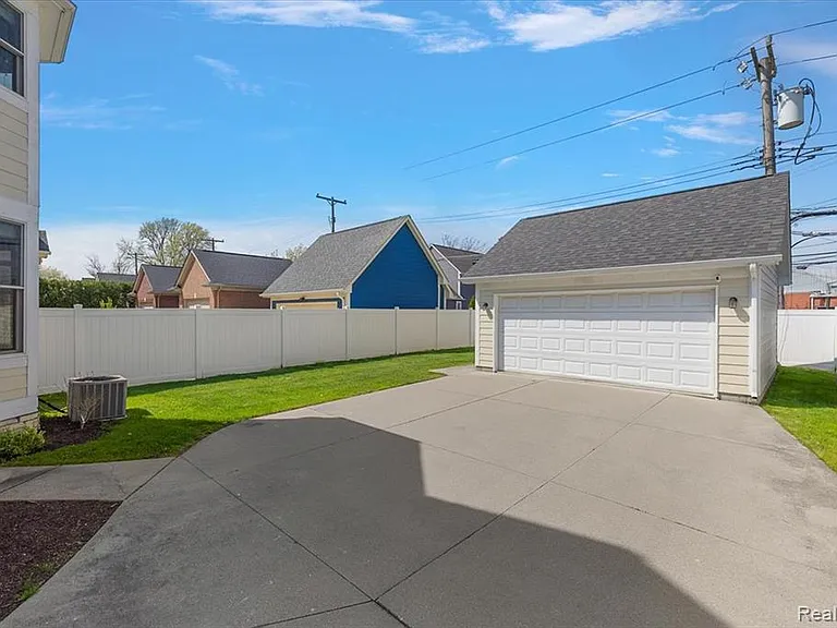 1109 Bennaville Ave — Photo 43