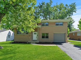 633 Lehigh Ave, Glenview, IL 60025