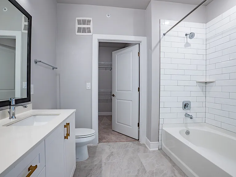 Cullen Ln — Photo 10