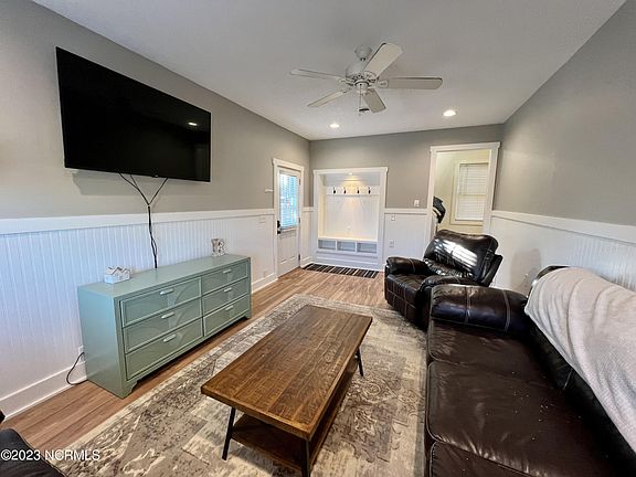 5th image of 709 N Lorraine Cir