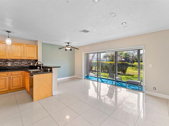 3rd image of 10140 Royal Palm Blvd