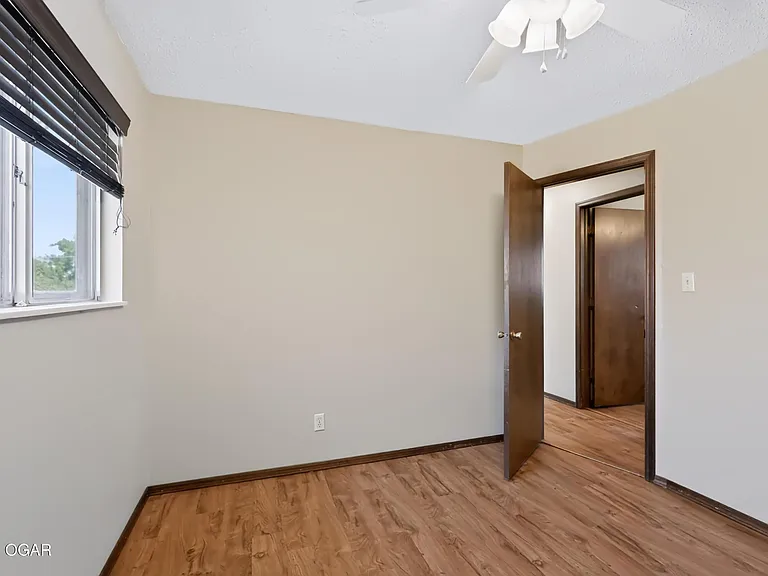 415 W Spring St #A — Photo 23