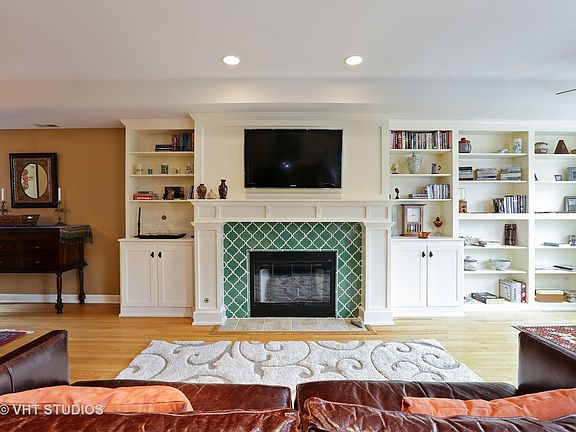 3rd image of 4431 N Wolcott Ave APT 2S