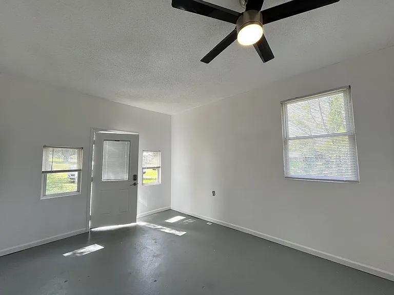481 McQuade Cir — Photo 10