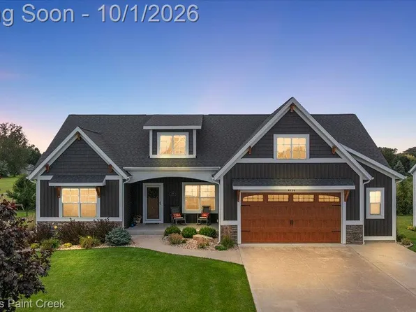 4736 W Lake Dr, Holland, MI 49423