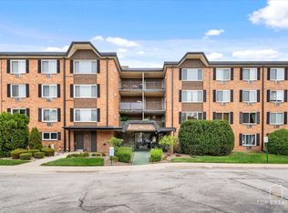 1227 S Old Wilke Rd APT 201, Arlington Heights, IL 60005