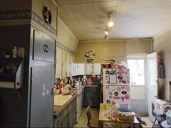 2nd image of 404 E Hamilton St