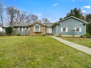 255 Marcotte Ln, Bergenfield, NJ 07621
