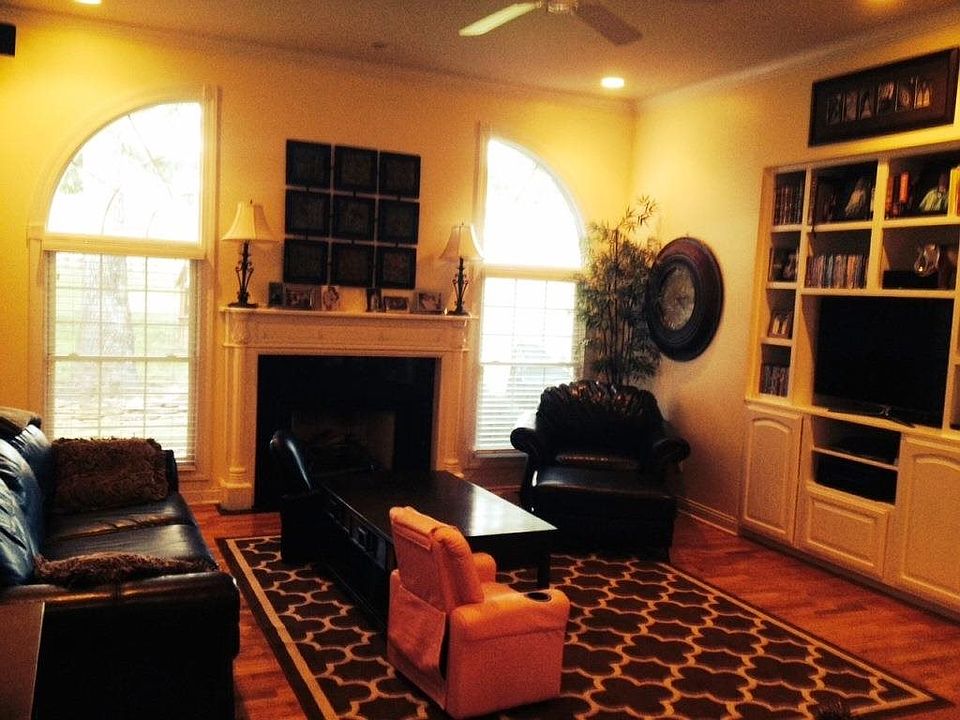 1st image of 250 Spring Valley Dr