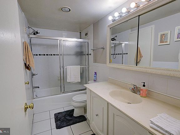 5th image of 5225 Pooks Hill Rd APT 506N