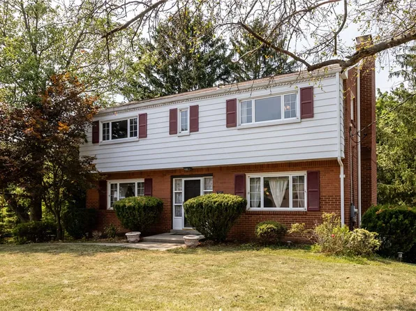 208 Highland Pines Dr, Pittsburgh, PA 15237