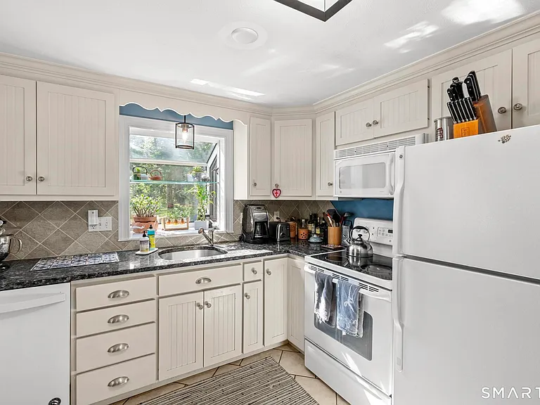 38 Barry Ln — Photo 17