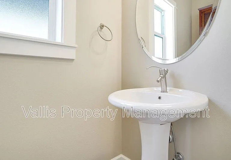 5164 Andresen St SE — Photo 9