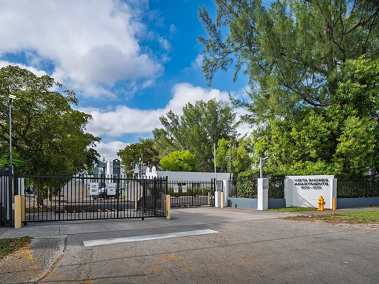 Property Gate (Web Quality) - Vista Shores