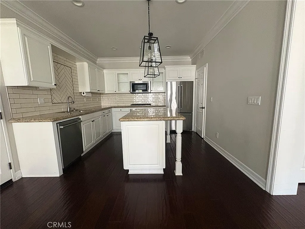 3 bed, 2.5 bath, 1980 sqft, $4,500 — Photo 4