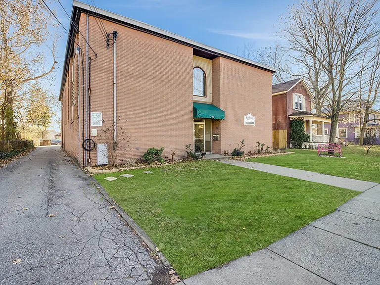 723 W Shiawassee St — Photo 15