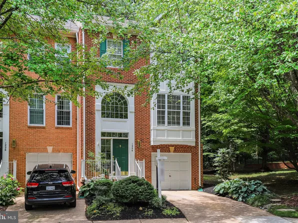 1224 Wild Hawthorn Way, Reston, VA 20194