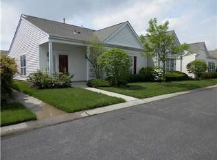 589 Skylark Dr, Monroe Township, NJ 08831