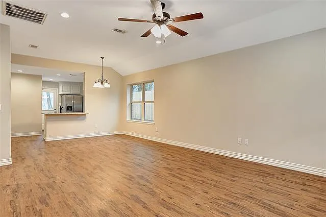 3 bed, 1252 sqft, $1,525 — Photo 3