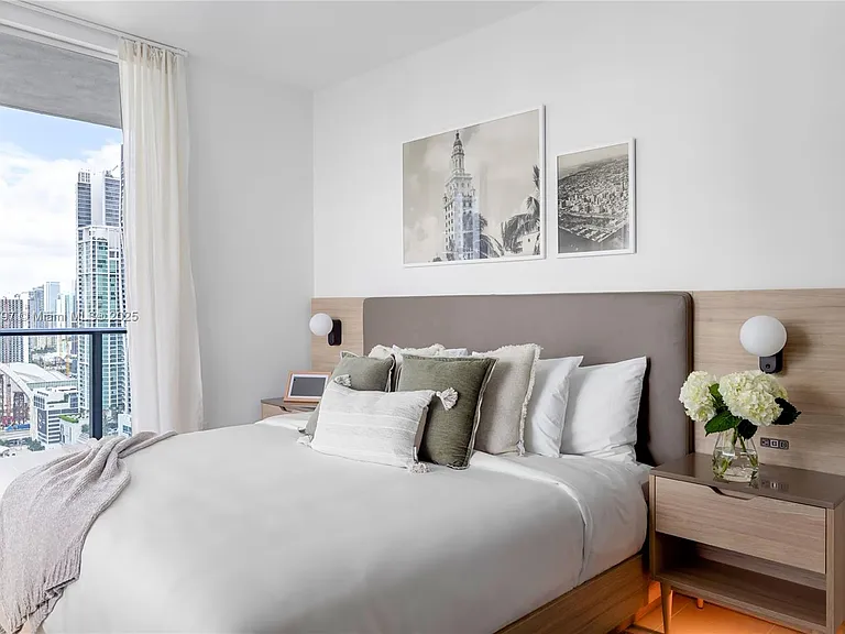 159 NE 6th St #3002 — Photo 30