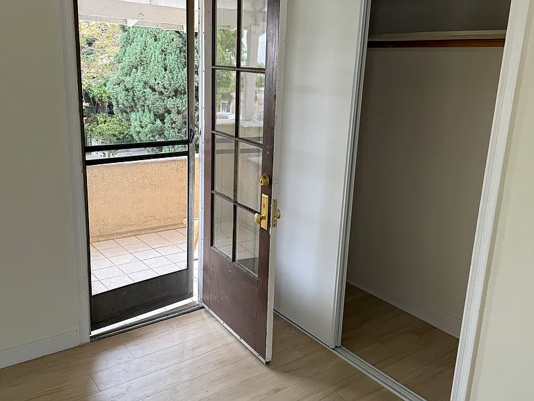 737 N Ridgewood Pl #741-1/2 — Photo 18