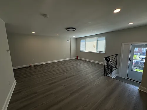1633 Powell Rd Photo 1