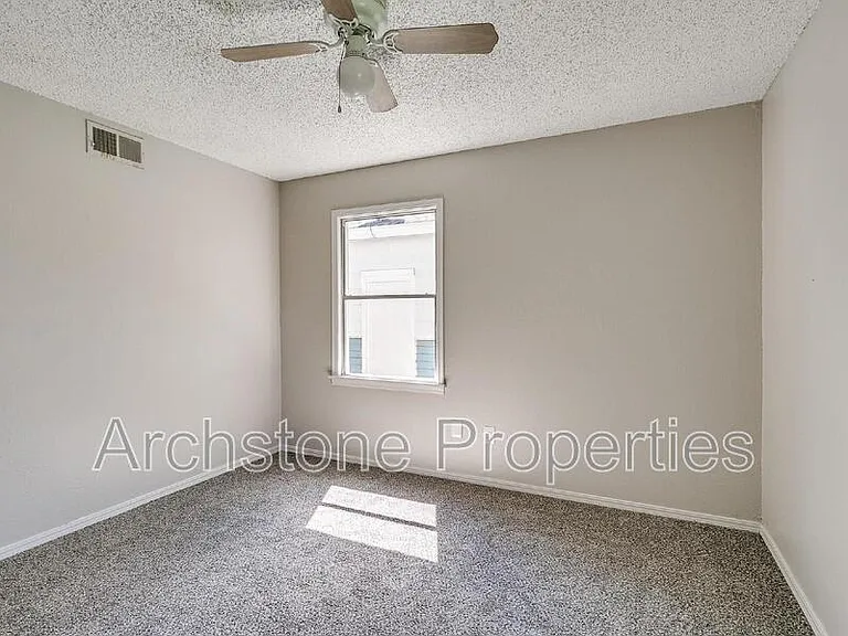 2305 Mustang St — Photo 24