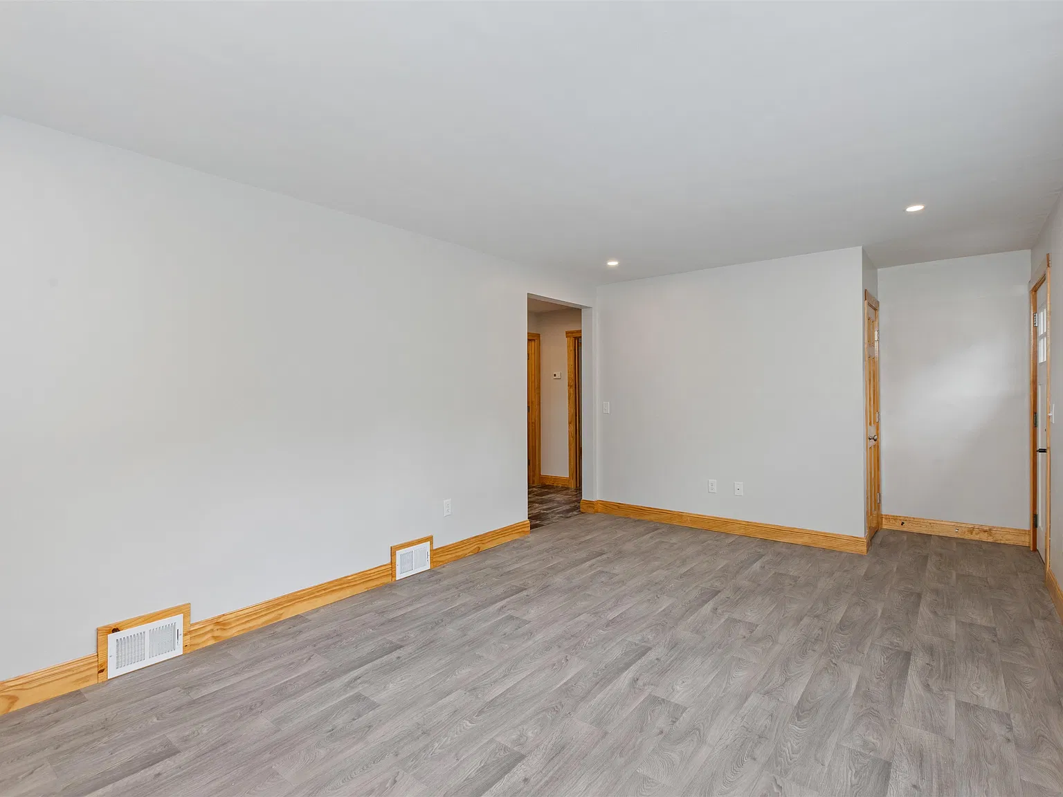 3 bed, 2.0 bath, 1751 sqft, $2,900 — Photo 4