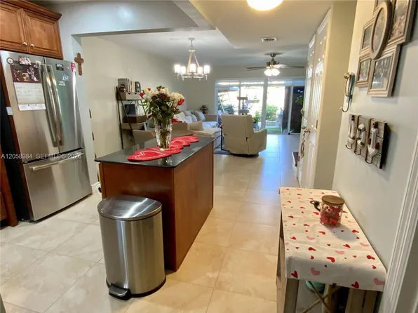 3321 Farragut St #7H, Hollywood, FL 33021