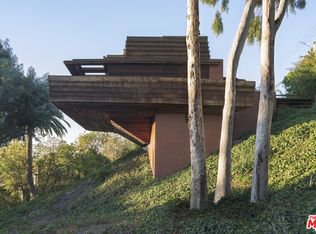 449 N Skyewiay Rd, Los Angeles, CA 90049