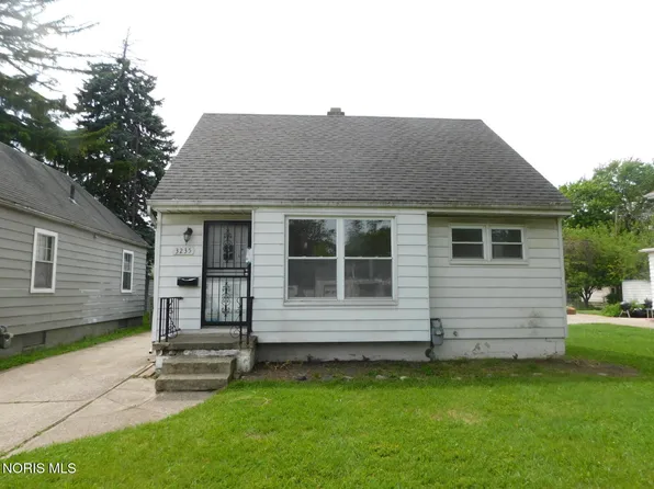 3235 Beaumont Dr, Toledo, OH 43608
