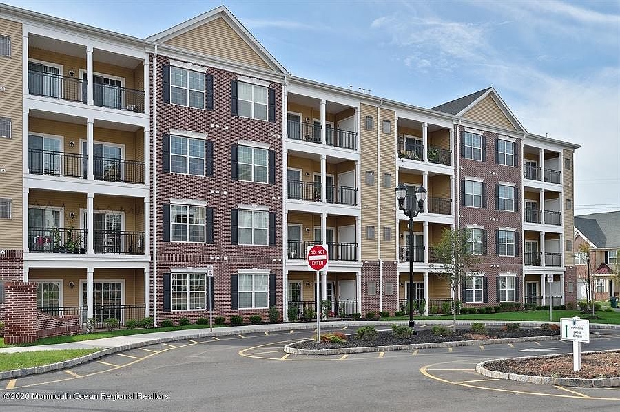 1st image of 647 Doral Ct #647