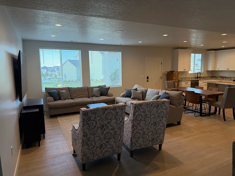 1014 W Netleaf St #B — Photo 15