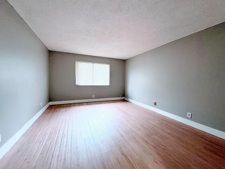 193 Lakeview Dr #205 — Photo 3