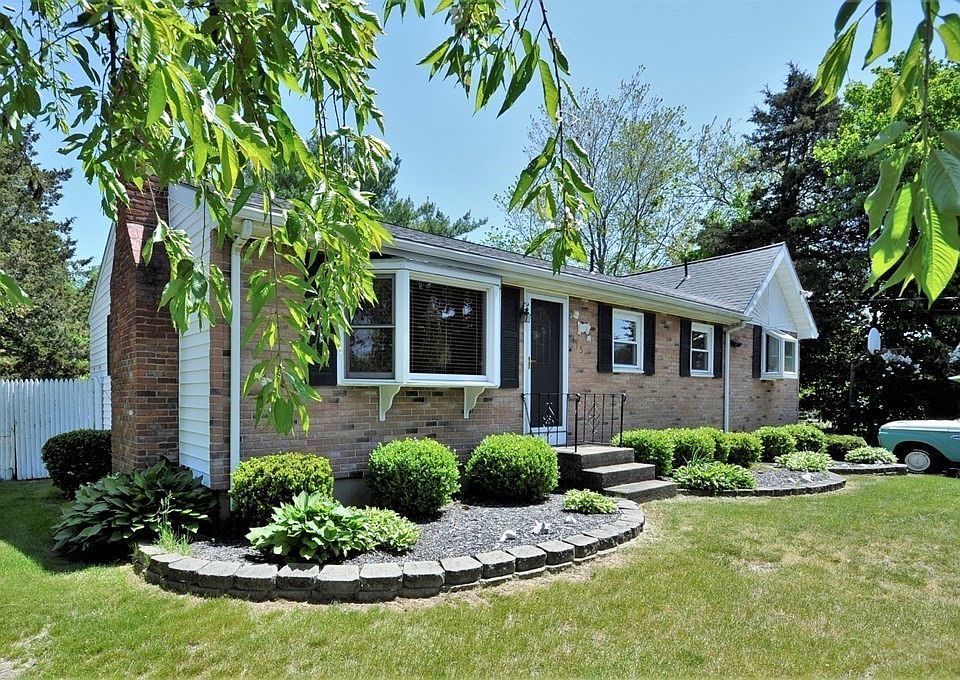 415 Elm St, East Bridgewater, MA 02333 Zillow