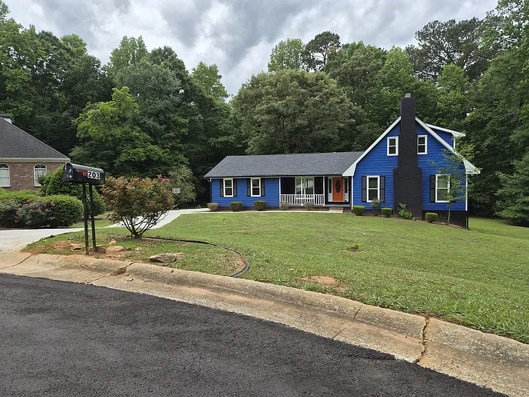203 Hayes Ln — Photo 2