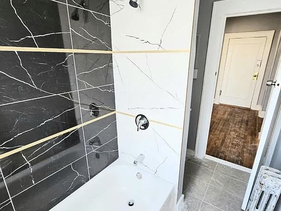 5th image of 1008 Chancellor Ave #202