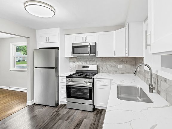 5th image of 10274 W Ford Ave