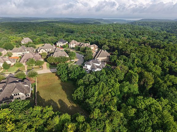 4th image of 934 Beverly Cir