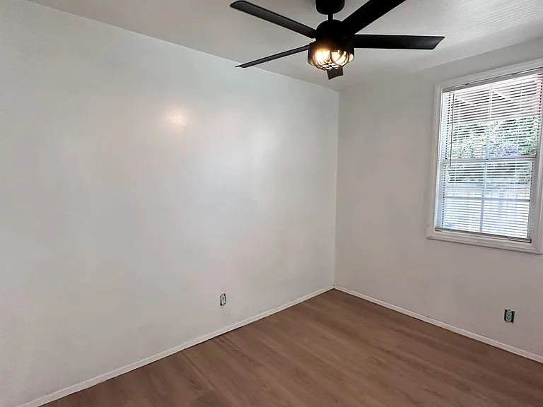 1252 E Broadway — Photo 9