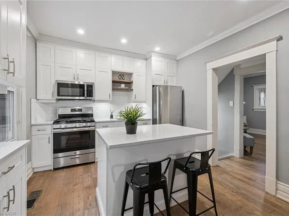 11 Neeve St, Guelph, ON N1H 4B8