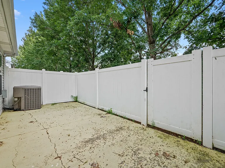 113 Lancaster Gate Pl — Photo 33