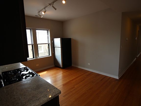 4th image of 6447 N Claremont Ave #1